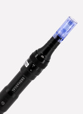 Close-up of DERMAQUAL FORZA MMS 600 needle tip